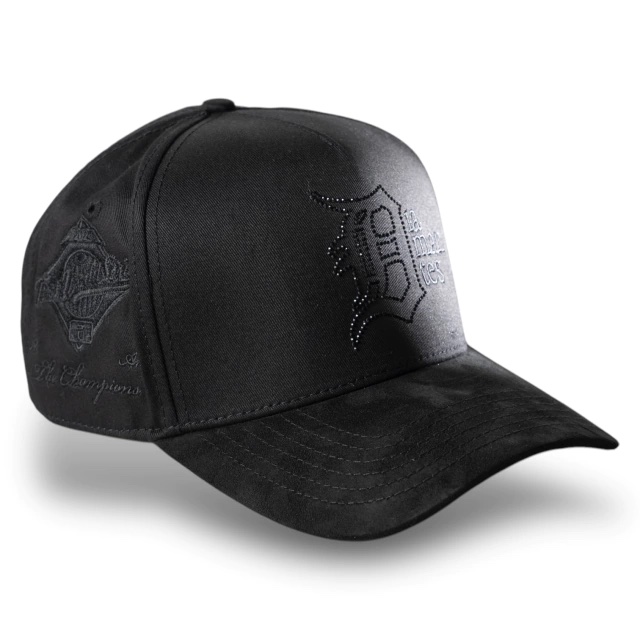 [TCGNENE26OS0029] DIAMANTES ALL BLACK
